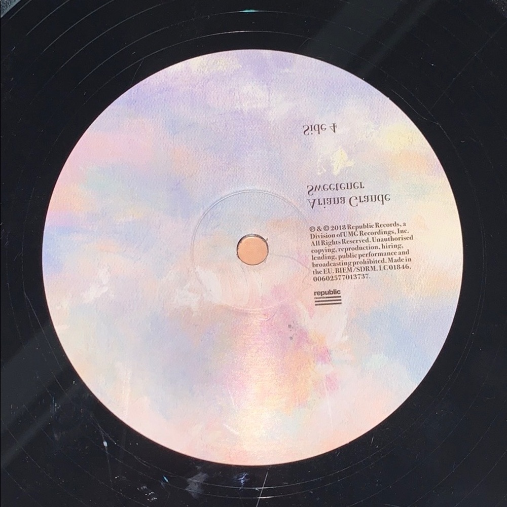 inside of record! vinyls color!